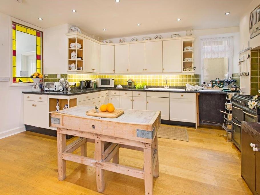 Bed and Breakfast Anchor House Дартмаут Экстерьер фото